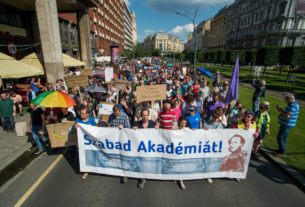 Az MTA intézményrendszerének tervezett átalakítása ellen d