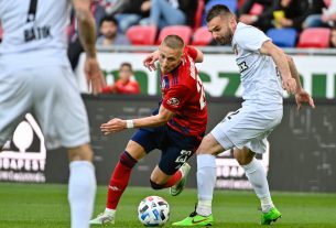 A székesfehérvári Dárdai Pál (k) és a kispesti Marko Petkovic (j) a labdarúgó OTP Bank Liga 31. fordulójában játszott MOL Fehérvár FC - Budapest Honvéd mérkőzésen a székesfehérvári Mol Aréna Sóstó stadionban 2022. május 3-án. MTI/Vasvári Tamás