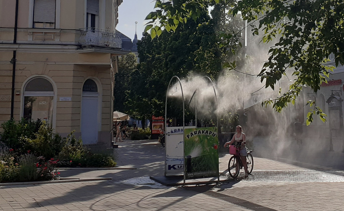 Hőség elleni párakapu Debrecenben