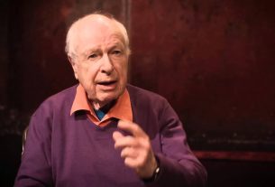 Meghalt Peter Brook