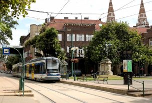 Tramtrain Szeged belvárosában.