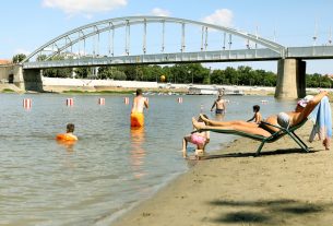 Strandolók a szegedi Laposon