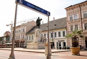 Népszerű a vízmű párakapuja a Klauzál téren