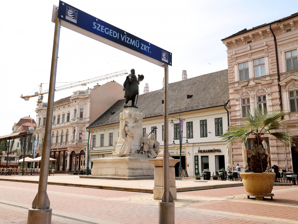 Népszerű a vízmű párakapuja a Klauzál téren