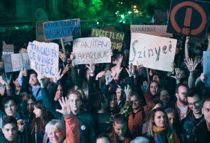 A pedagógusok melletti szolidaritási tüntetést tartottak Budapesten