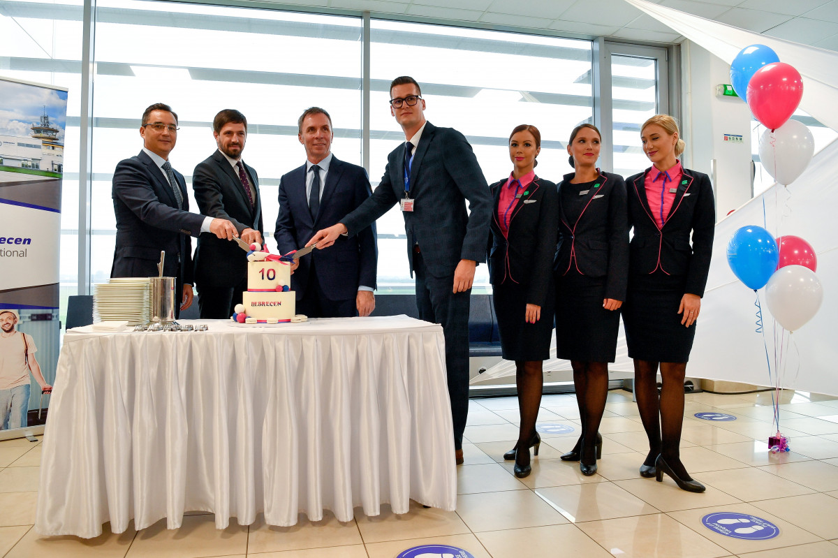 A debreceni reptér és a Wizz Air 10 éves együttműködését ünnepelték