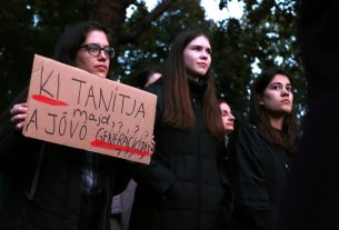 tanárok, diákok, demonstráció, tiltakozás, tüntetés