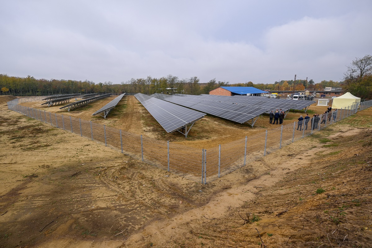 Átadták a Hajdu Zrt. napelemparkját Tégláson