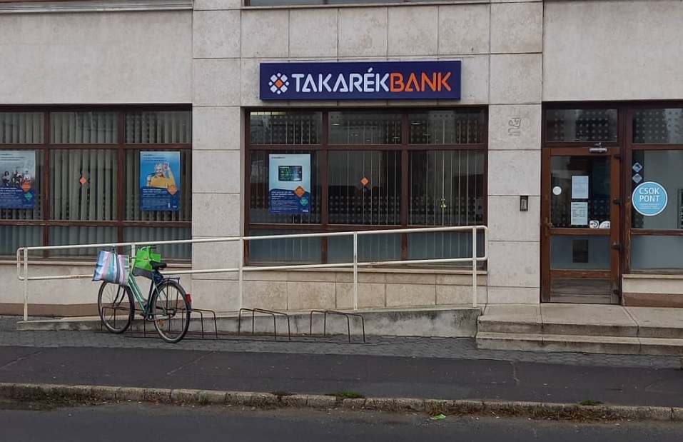 Bezár a Takarékbank Tégláson