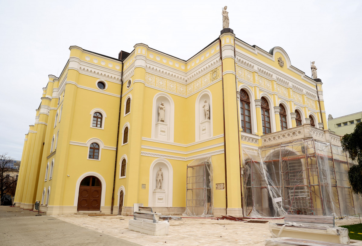 Debrecen, Csokonai Színház, színház, kultúra