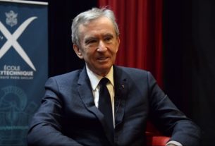 Bernard Arnault, a Louis Vuitton divatcég tulajdonosa