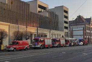 Tűzoltók a Párizsi Udvarnál Debrecenben