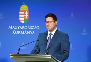 Gulyás Gergely Miniszterelnökséget vezető miniszter a Kormányinfó sajtótájékoztatón a Miniszterelnöki Kabinetiroda épületében 2023. január 12-én. MTI/Bruzák Noémi