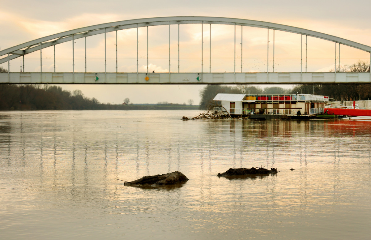 A Tisza rakpartja Szegednél