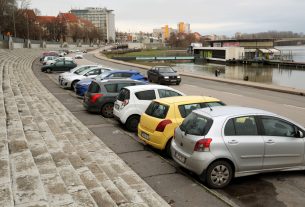 Szeged, Huszár Mátyás rakpart, autók, parkolás