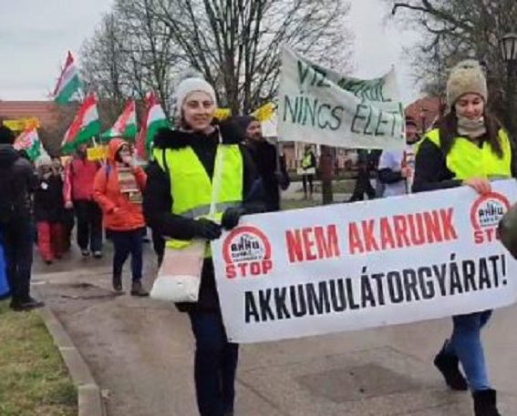 Mikepércsi anyák catl tüntetés