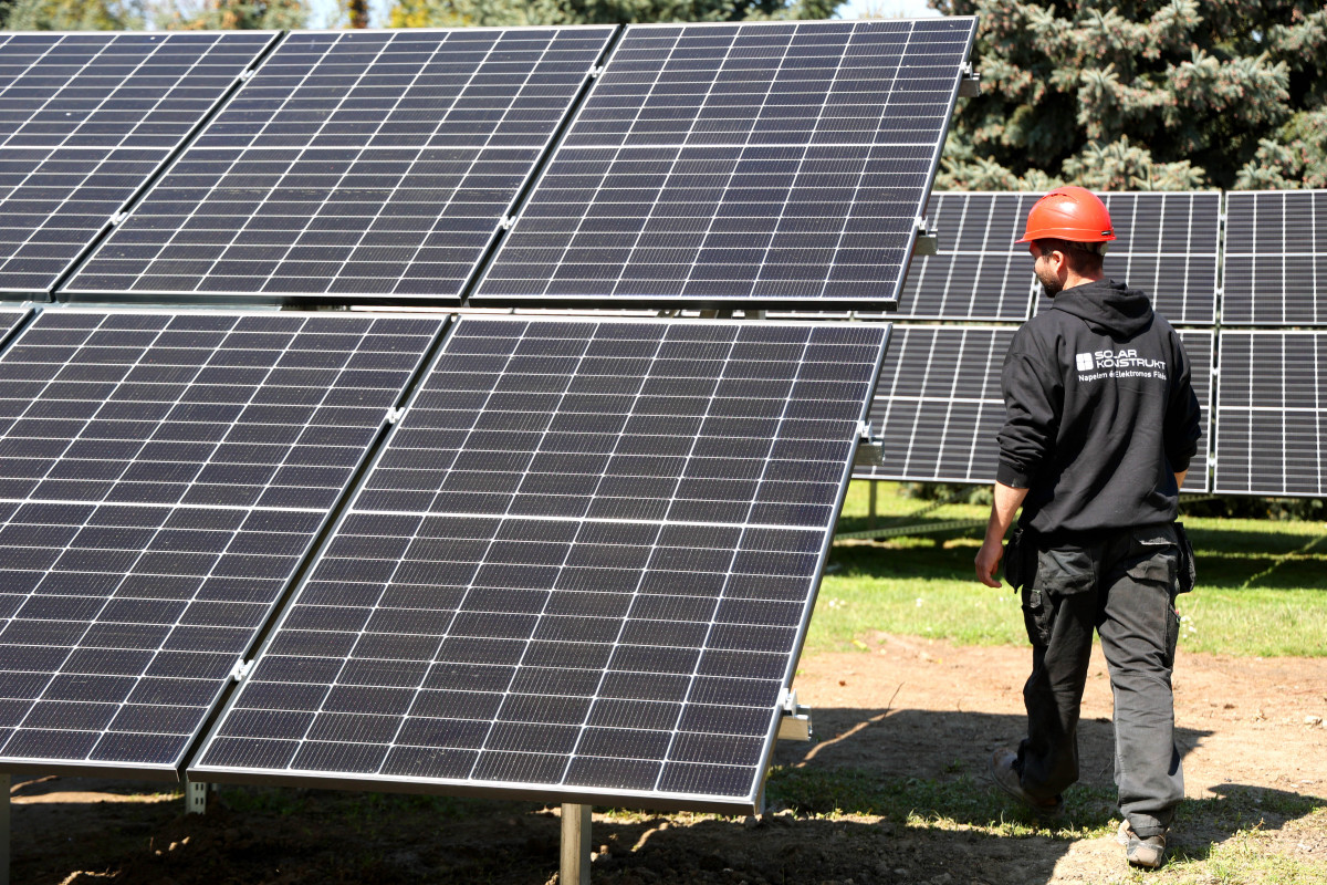 Szeged, napelem, Szegedi Vízmű Zrt., telephely, fejlesztés, Solar Konstrukt Kft.