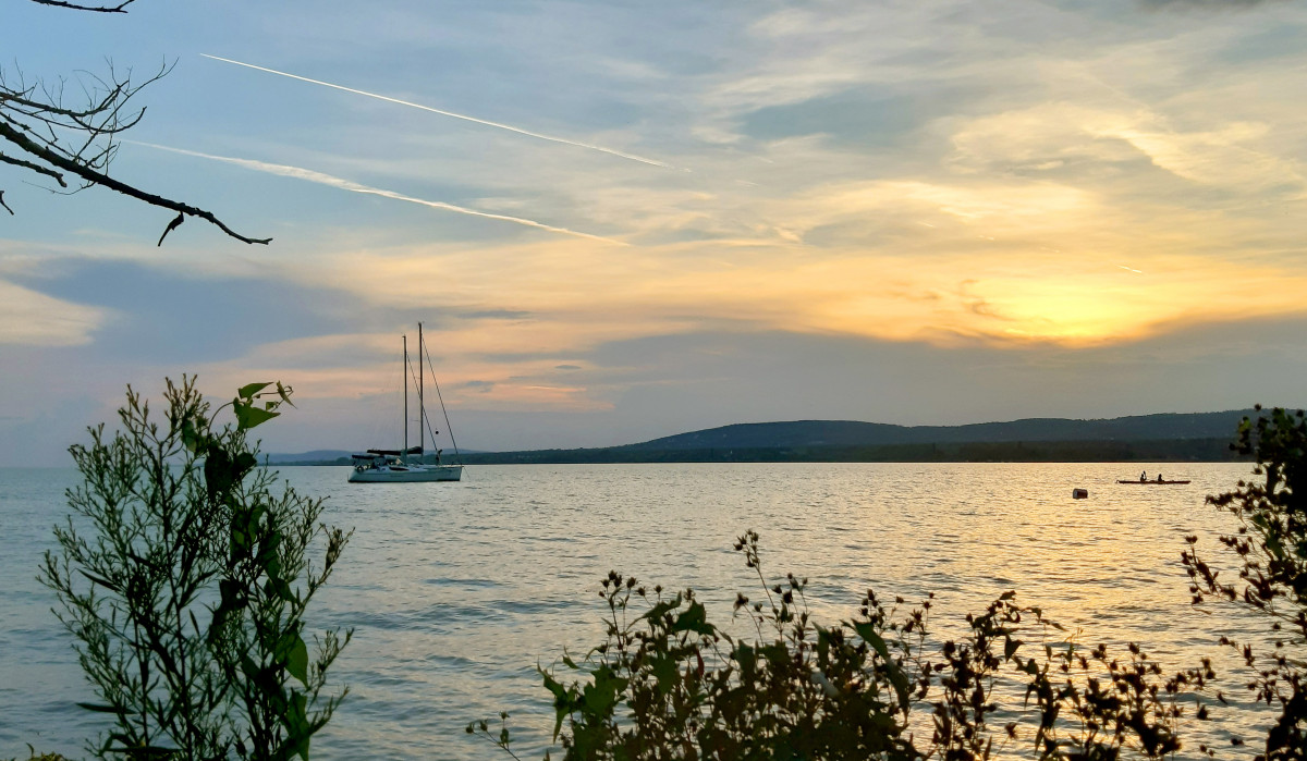 Balaton, Sajkod, tó, víz, vitorlás, turizmus, nyaralás, strand