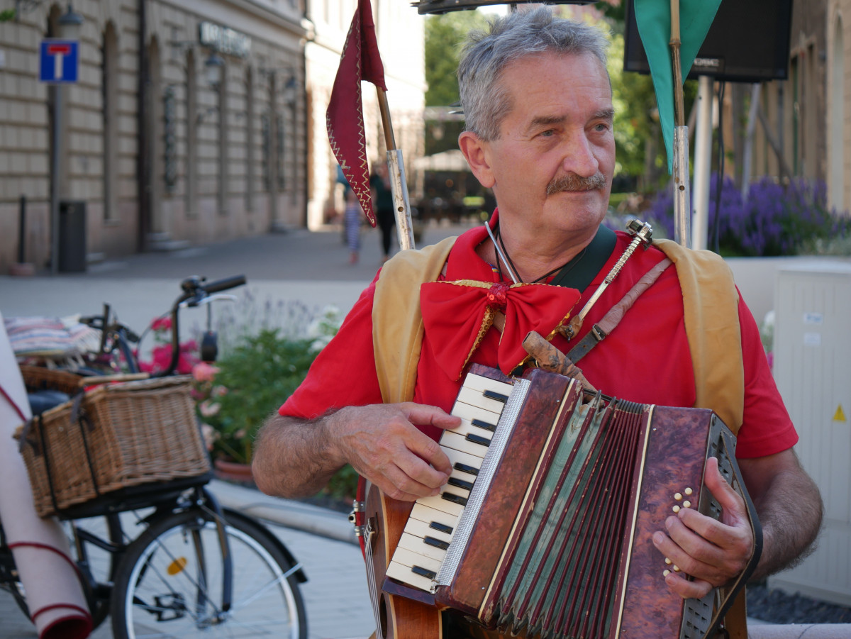 Koncert a Dósa Nádor téri Papírkenunál