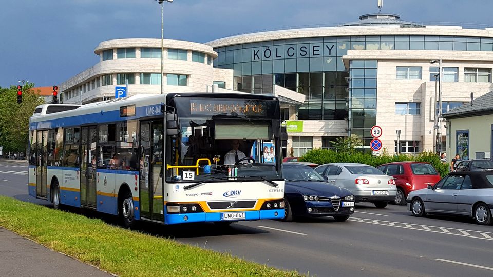 Kölcsey Központ (Hunyadi János utca) buszmegálló