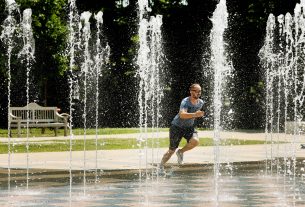 Szeged, kánikula, nyár, hőség, időjárás, szökőkút, Móra park