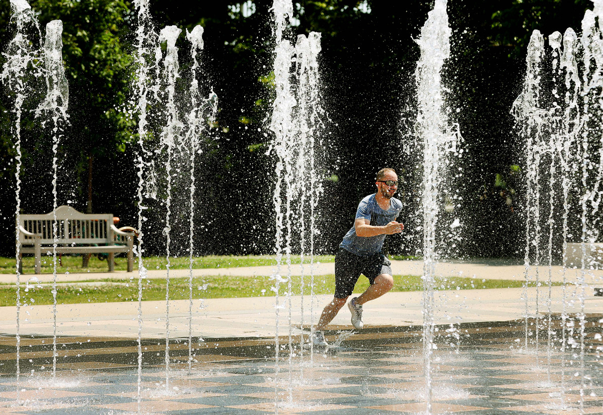 Szeged, kánikula, nyár, hőség, időjárás, szökőkút, Móra park