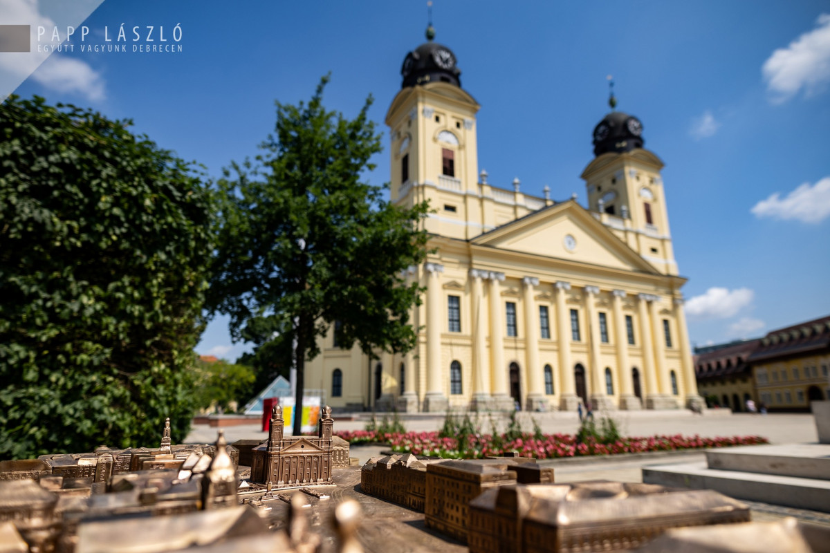 Megrongált térplasztika Debrecen