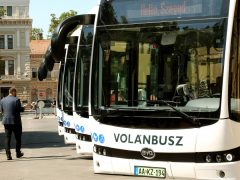 Szeged, Volánbusz, elektromos busz, közlekedés, tömegközlekedés, utazás, bemutató, Széchenyi tér