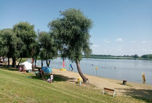 A poroszlói strand