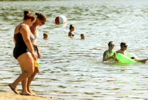 Mártély, strand, fürdőzők, vizibicikli, sup, Tisza, folyó