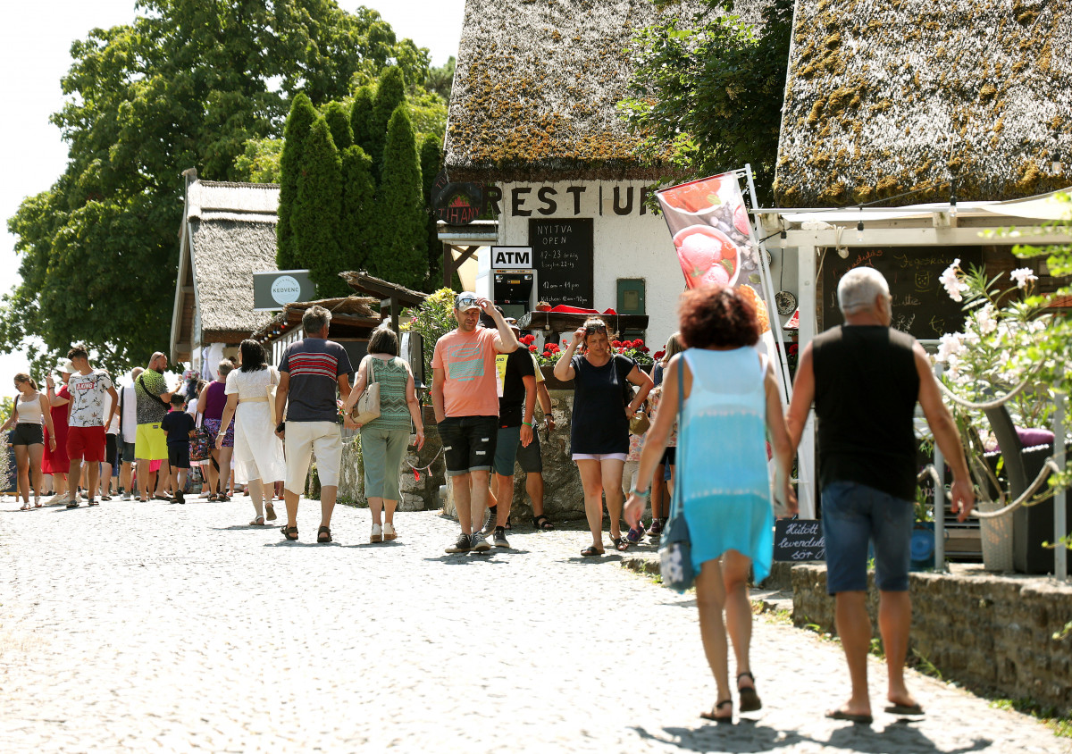 Tihany, nyár, nyralás, turista, turizmus, Balaton