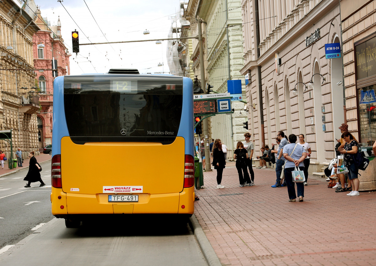 Szeged, vágányzár, sín javítás, villamos, közlekedés, tömegközlekedés, pótlóbusz