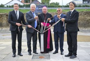 Letették a Debrecen-Józsa városrészen épülő Szent György Katolikus Általános Iskola alapkövét