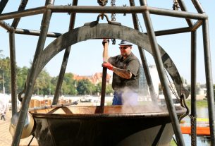 Szeged, Nemzetközi Tiszai Halfesztivál, Halfesztivál, hal, rakpart, Partfürdő, paprika, ejtőernyős, gasztronómia, turizmus