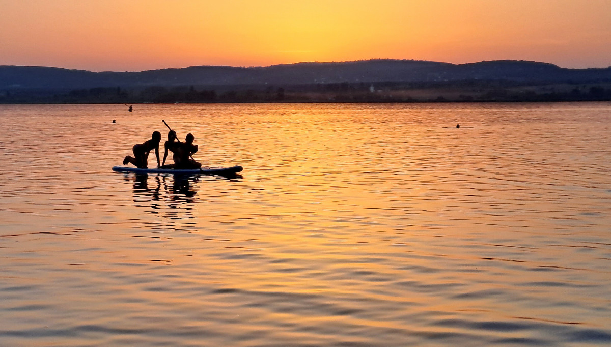 Balaton, sajkodi strand, strand, fürdőzés, nyár, nyaralás, turizmus