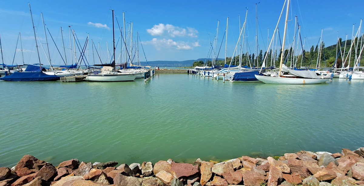 Balaton, Szigligeti kikötő, vitorlás, hajó, turizmus, nyár, nyaralás