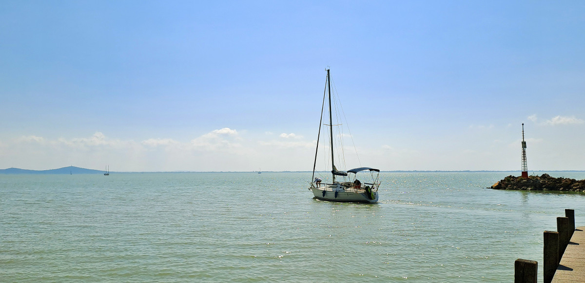 Balaton, Szigligeti kikötő, vitorlás, hajó, turizmus, nyár, nyaralás