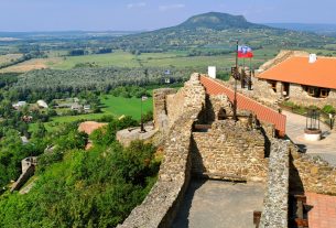 Balaton, Balaton-felvidék, Szigligeti vár, látnivaló, természet, turizmus, nyár, nyaralás