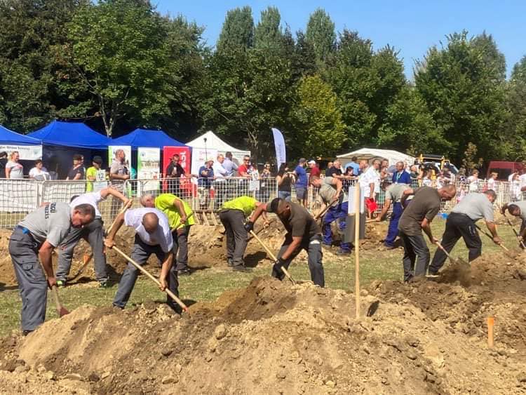 Sírásó verseny Nyíregyháza