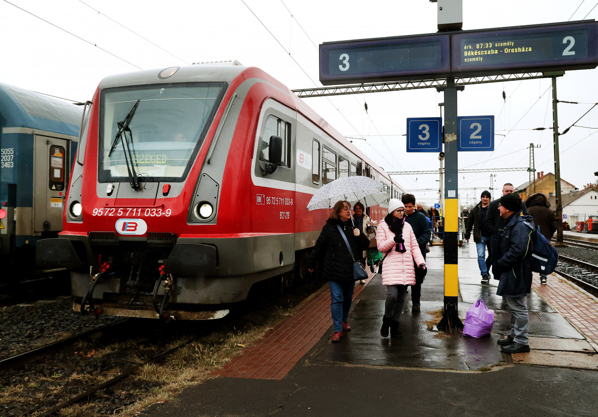 Szeged, Lázár János, vonat járat, Szeged-Szabadka, vasút, vonat, közlekedés, MÁV, vasútállomás