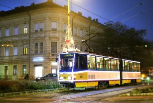 Szeged, gólyalábasok, ünnepi fény, Dóm tér, adventi vásár, Kárász utca, díszkivilágítás, Dugonics tér, fényvillamos