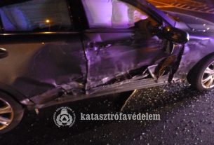 Két autó ütközött a 4-es főúton Debrecennél