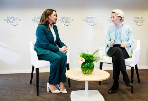 Davos, 2024. január 16. A Sándor-palota által közreadott képen Novák Katalin köztársasági elnök (b) kétoldalú tárgyalása Ursula von der Leyennel, az Európai Bizottság elnökével a Világgazdasági Fórum 54. találkozóján Davosban 2024. január 16-án. MTI/Sándor-palota