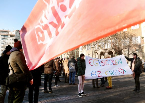 Szeged, demonstráció, véderdő, Momentum, Püspöki Hivatal