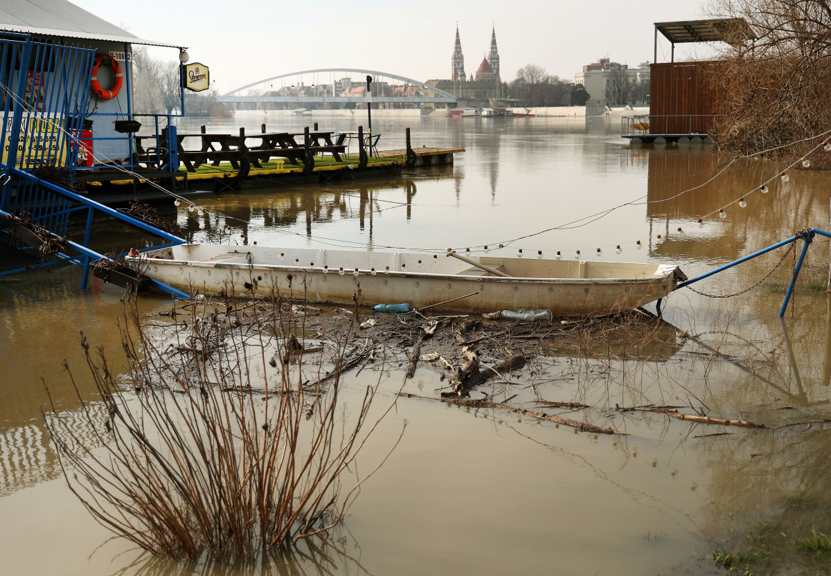 Szeged, áradás, árad, Huszár Mátyás rakpart, rakpart, Tisza, folyó