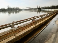 Szeged, áradás, árad, Huszár Mátyás rakpart, rakpart, Tisza, folyó