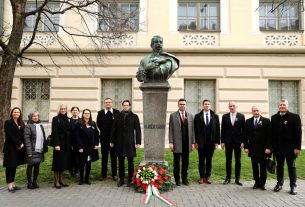 Szeged, Kormányhivatal, március 15., megemlékezés, koszorú, Klauzál szobor