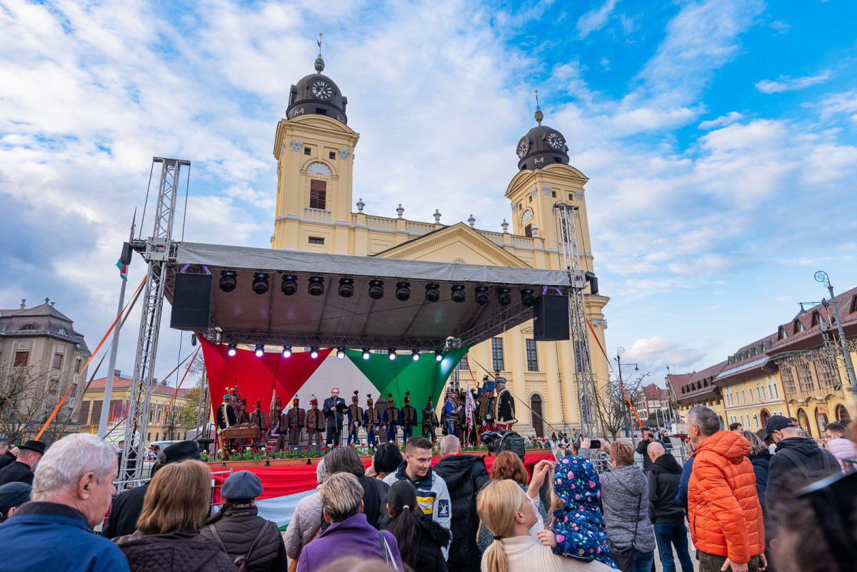 A huszárság hagyományaiból kaptak ízelítőt a debreceniek