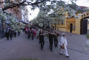 Virágvasárnapi keresztűt Debrecenben