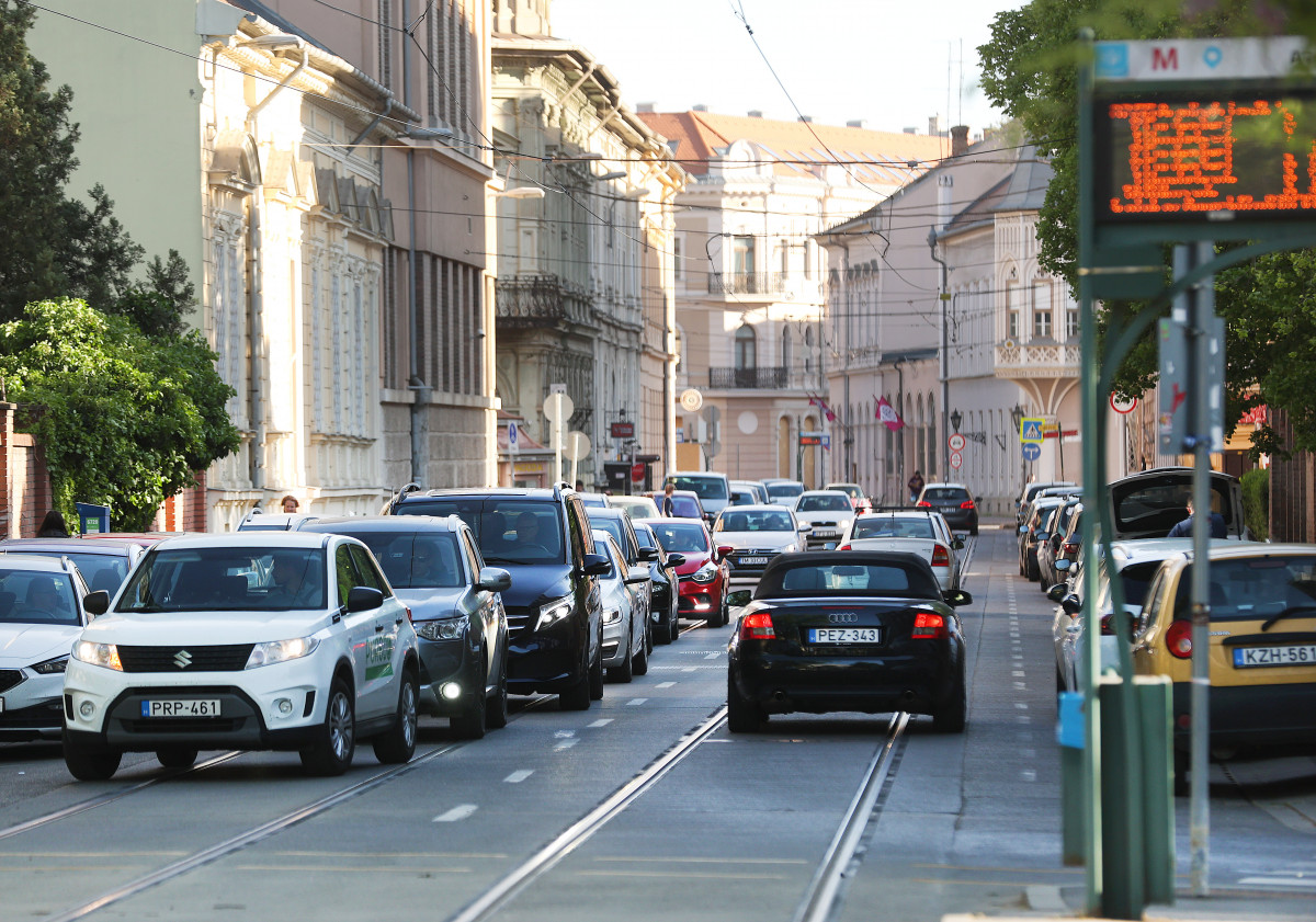 Szeged, ingyenes, gyerek, iskola, közlekedés, tömegközlekedés, villamos, kerékpár, autó, forgalom